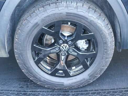 Used 2025 Volkswagen Atlas Peak Edition SE image 10