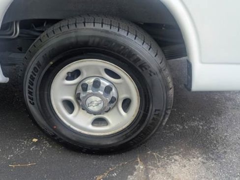 Used 2017 Chevrolet Express 3500 LT w/ LT Preferred Equipment Group RWD image 10