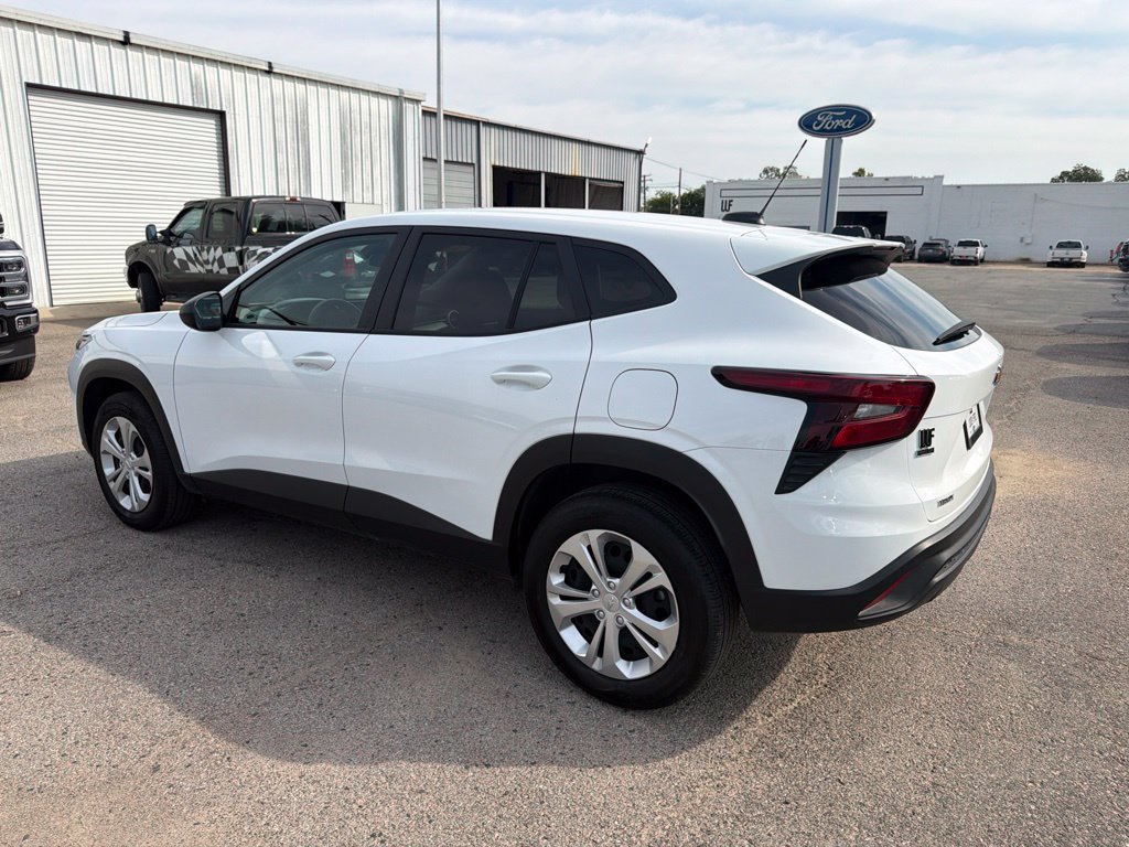 Used 2026 Chevrolet Trax LS FWD image 3