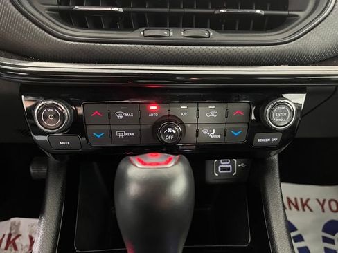 Used 2023 Jeep Compass Latitude w/ Sun and Sound Group AWD/4WD image 30