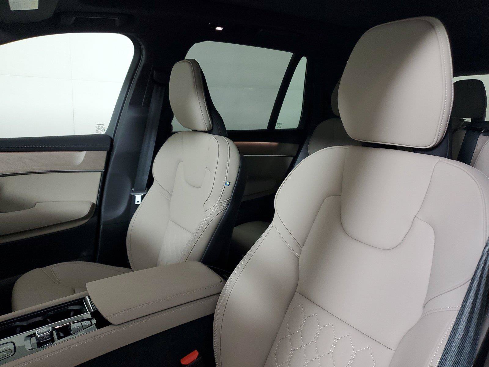 New 2026 Volvo XC90 T8 Plus w/ Protection Package Premier AWD/4WD image 23