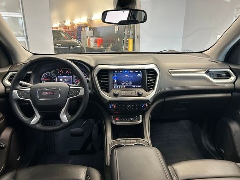Used 2023 GMC Acadia SLT w/ Elevation Edition image 9