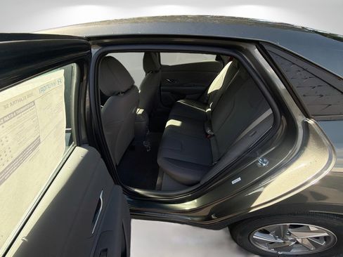 New 2026 Hyundai Elantra SE FWD image 19