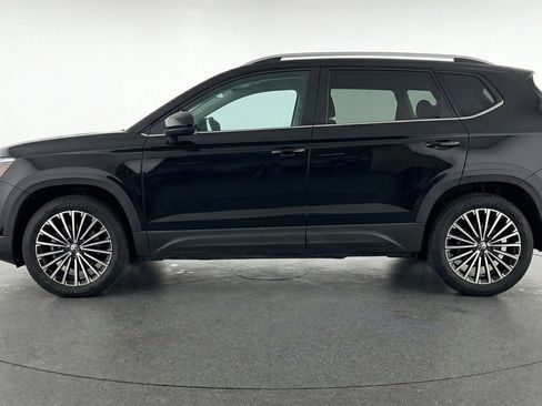 Used 2025 Volkswagen Taos SE image 5