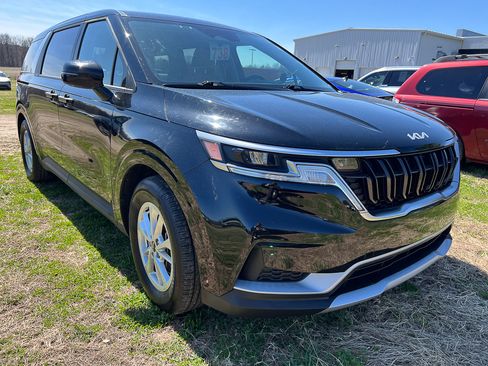 Used 2024 Kia Carnival LX image 8