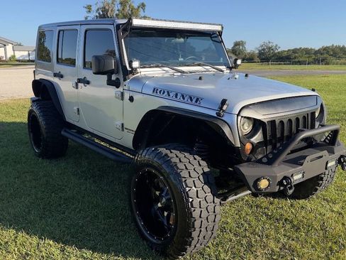 Used 2011 Jeep Wrangler Unlimited Sport image 4