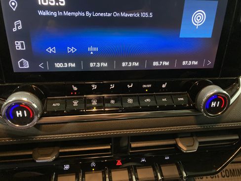 Used 2023 Chevrolet Colorado LT w/ LT Convenience Package II image 27