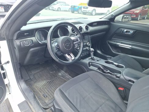 Used 2018 Ford Mustang Coupe RWD image 8