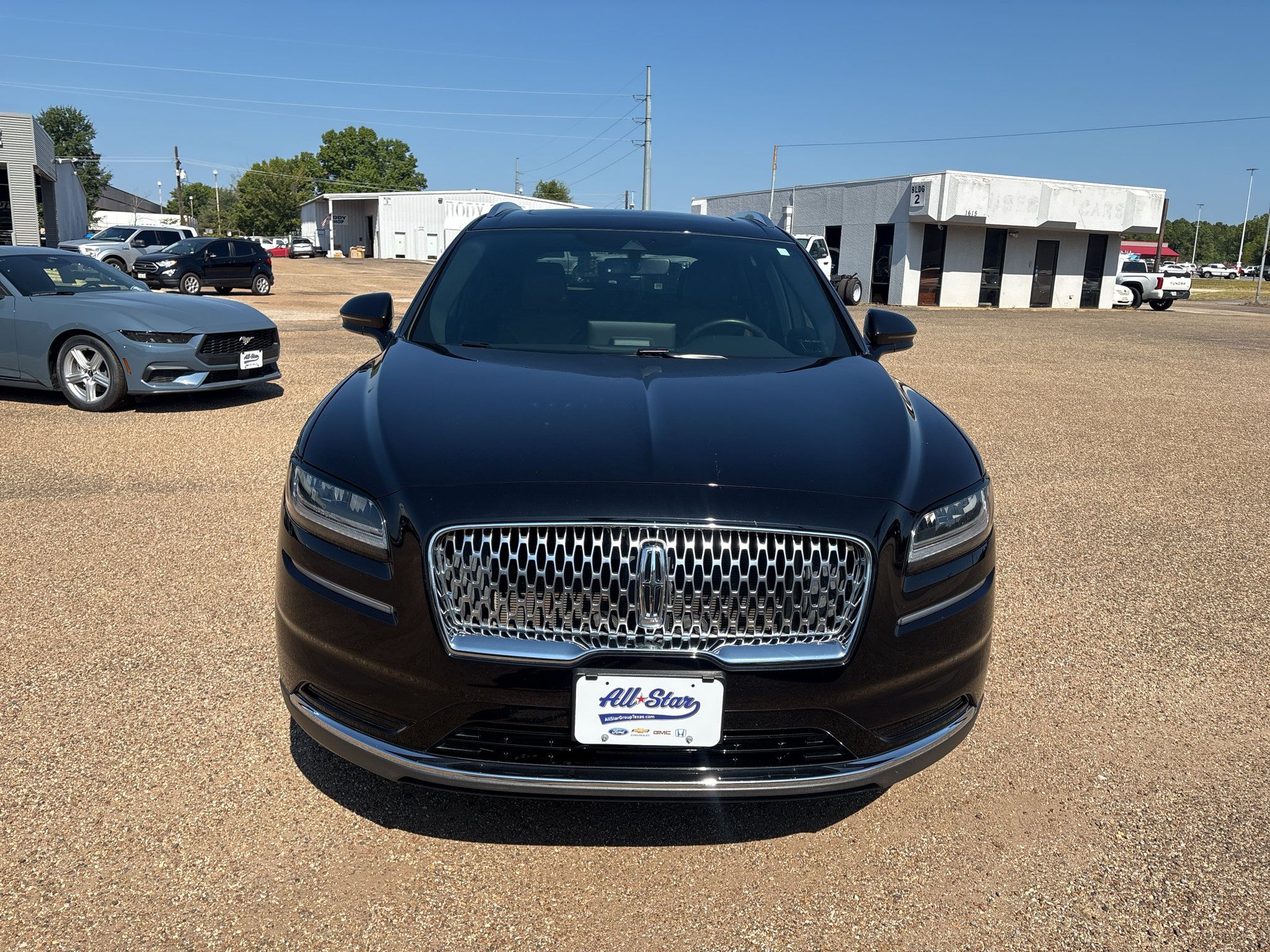 Used 2022 Lincoln Nautilus Reserve FWD image 2
