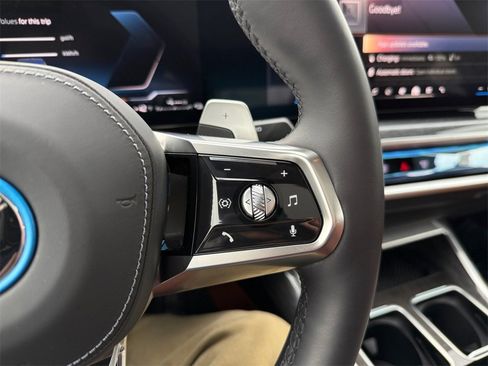 Certified 2025 BMW 750e xDrive w/ Executive Package image 32