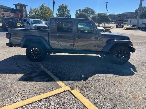 Used 2024 Jeep Gladiator Sport image 6