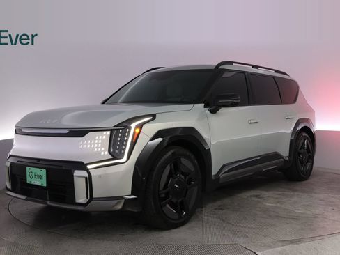 Used 2024 Kia EV9 GT-Line AWD/4WD image 2