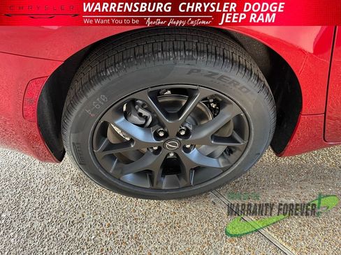 New 2026 Chrysler Pacifica Select w/ S Appearance Package image 12