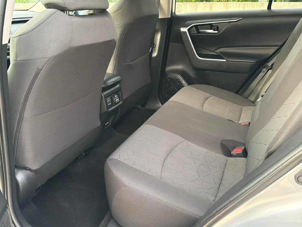 Used 2021 Toyota RAV4 XLE AWD/4WD image 16