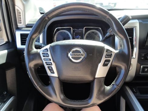 Used 2017 Nissan Titan SV image 13