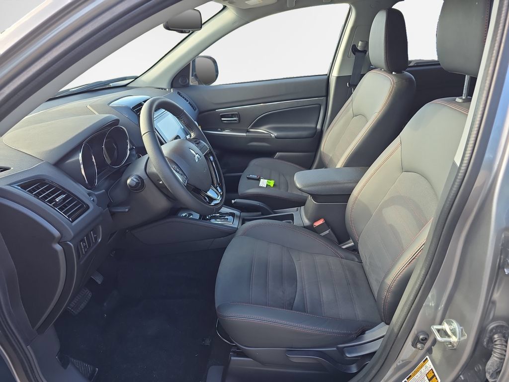 Used 2026 Mitsubishi Outlander Sport SE AWD/4WD image 12