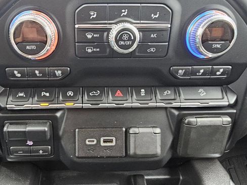 Used 2019 GMC Sierra 1500 AT4 w/ Off Road Performance Package image 17