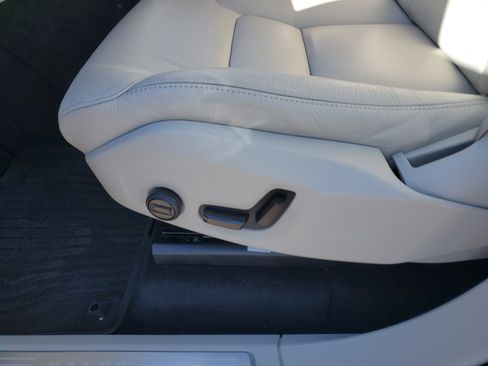 Used 2023 Volvo XC90 B5 Plus w/ Protection Package Premier image 11