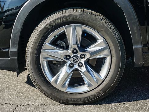 Used 2017 Toyota Highlander Limited image 9