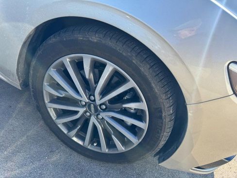 Used 2017 Lincoln Continental Select w/ Climate Package image 4