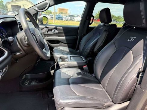 Certified 2022 Chrysler Pacifica Touring-L w/ S Appearance Package FWD image 16