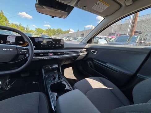 Used 2025 Kia K4 LXS FWD image 34
