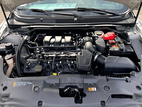 Used 2019 Ford Taurus Limited FWD image 9