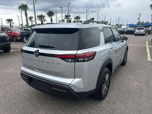 Used 2024 Nissan Pathfinder SV AWD/4WD image 16