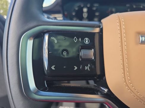 Used 2024 Land Rover Range Rover Sport SE image 17