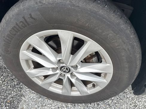 Used 2022 Toyota Corolla Cross LE AWD/4WD image 12