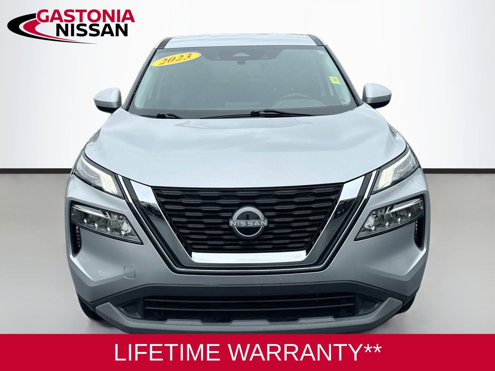 Used 2023 Nissan Rogue SV FWD image 2