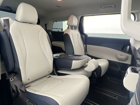 New 2026 Kia Carnival EX FWD image 27