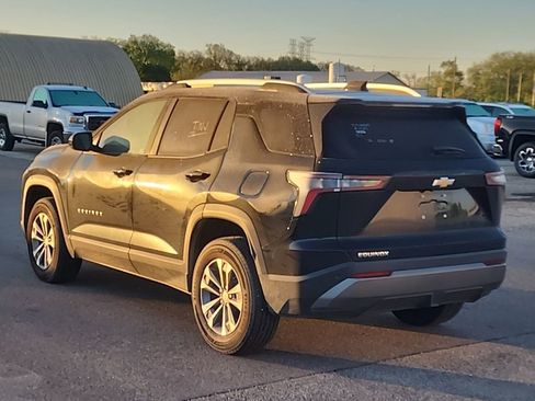 Used 2025 Chevrolet Equinox LT w/ Convenience Package II image 2