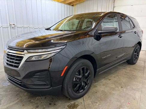 Used 2022 Chevrolet Equinox LS w/ LS Convenience Package FWD image 3