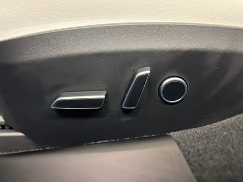 Used 2022 Tesla Model S Plaid image 21