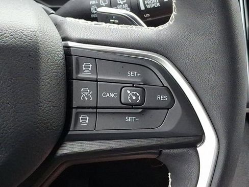 Used 2024 Jeep Grand Cherokee Laredo w/ Luxury Tech Group I AWD/4WD image 23