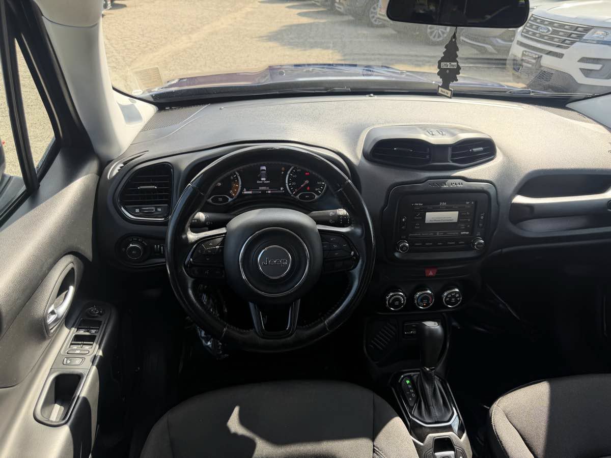 Used 2017 Jeep Renegade Altitude FWD image 11