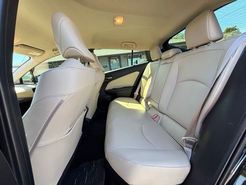 Used 2019 Toyota Prius XLE w/ Advanced Technology Package AWD/4WD image 18