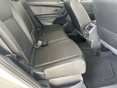 Used 2018 Volkswagen Tiguan SE AWD/4WD image 33