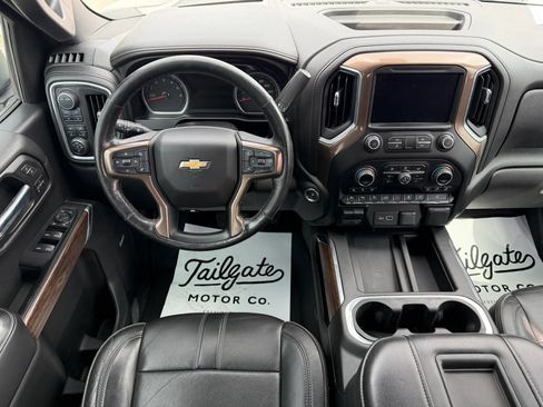 Used 2020 Chevrolet Silverado 1500 High Country w/ Technology Package AWD/4WD image 10