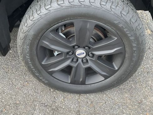 Used 2017 Ford F150 Platinum w/ Equipment Group 701A Luxury AWD/4WD image 12