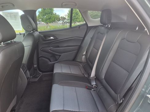 Used 2025 Chevrolet Trax LT FWD image 18