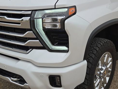 Used 2024 Chevrolet Silverado 3500 High Country w/ High Country Premium Package AWD/4WD image 9