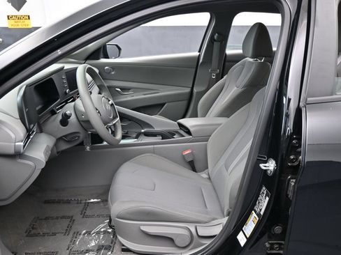 Used 2024 Hyundai Elantra SE FWD image 11