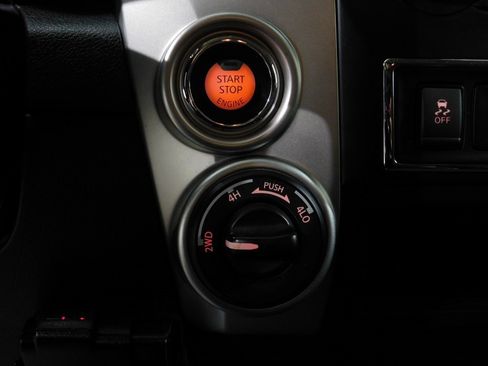 Used 2017 Nissan Titan SV image 50