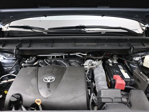 Used 2020 Toyota Highlander XLE image 23