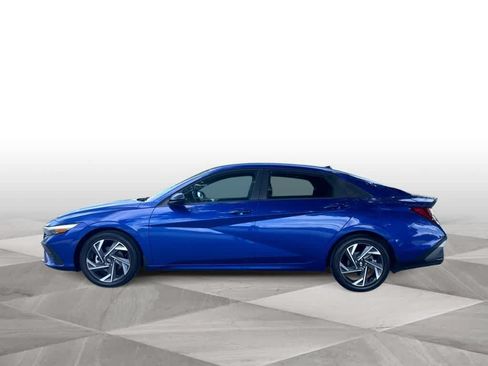 Used 2025 Hyundai Elantra Sport FWD image 4