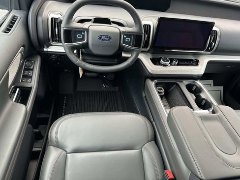 New 2025 Ford Expedition Active image 28