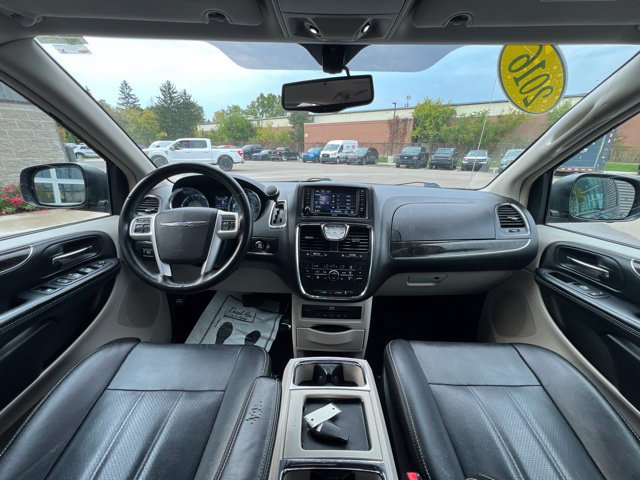 Used 2016 Chrysler Town & Country Touring-L w/ Driver Convenience Group FWD image 20