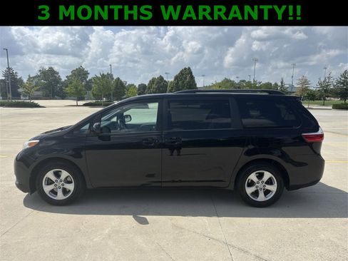 Used 2017 Toyota Sienna LE image 27